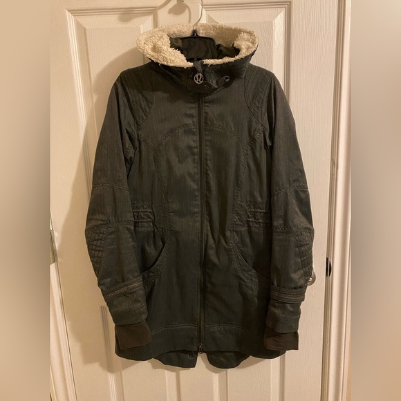 Lululemon “Apres Run Anorak” Deep Camo Herringbone Size 4 - Picture 2 of 9